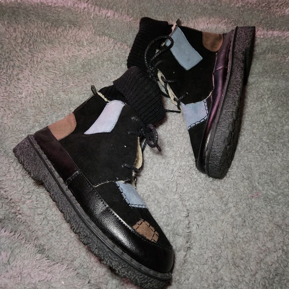 Fashion 250 Size 9 Black Suede Patch Design Booties - Picture 3 of 8